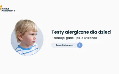 Chłopiec z zaczerwienioną skórą na twarzy. Informacja o testach alergicznych u dzieci.